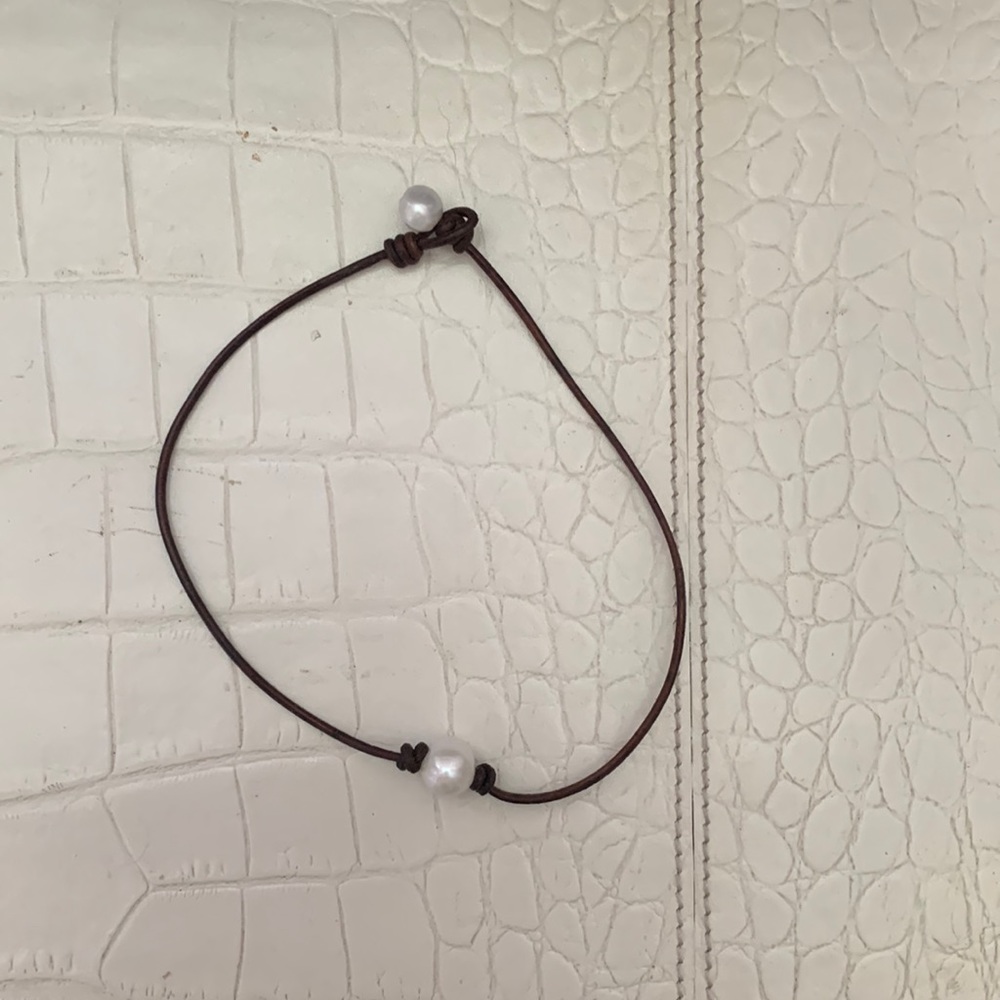 Pearl choker necklace